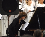 Neda Hofman, klavir