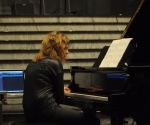 Neda Hofman, klavir